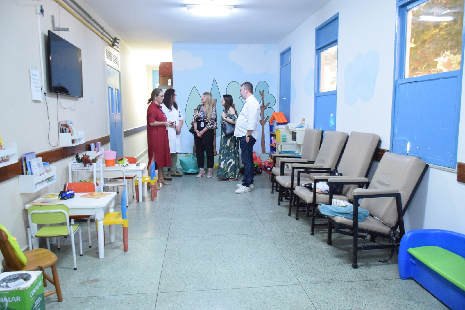 Alunos da Escola Cambaúba reformam Brinquedoteca do Hospital Loreto
